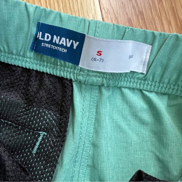 Old Navy StretchTech Shorts - Picture 2 of 4